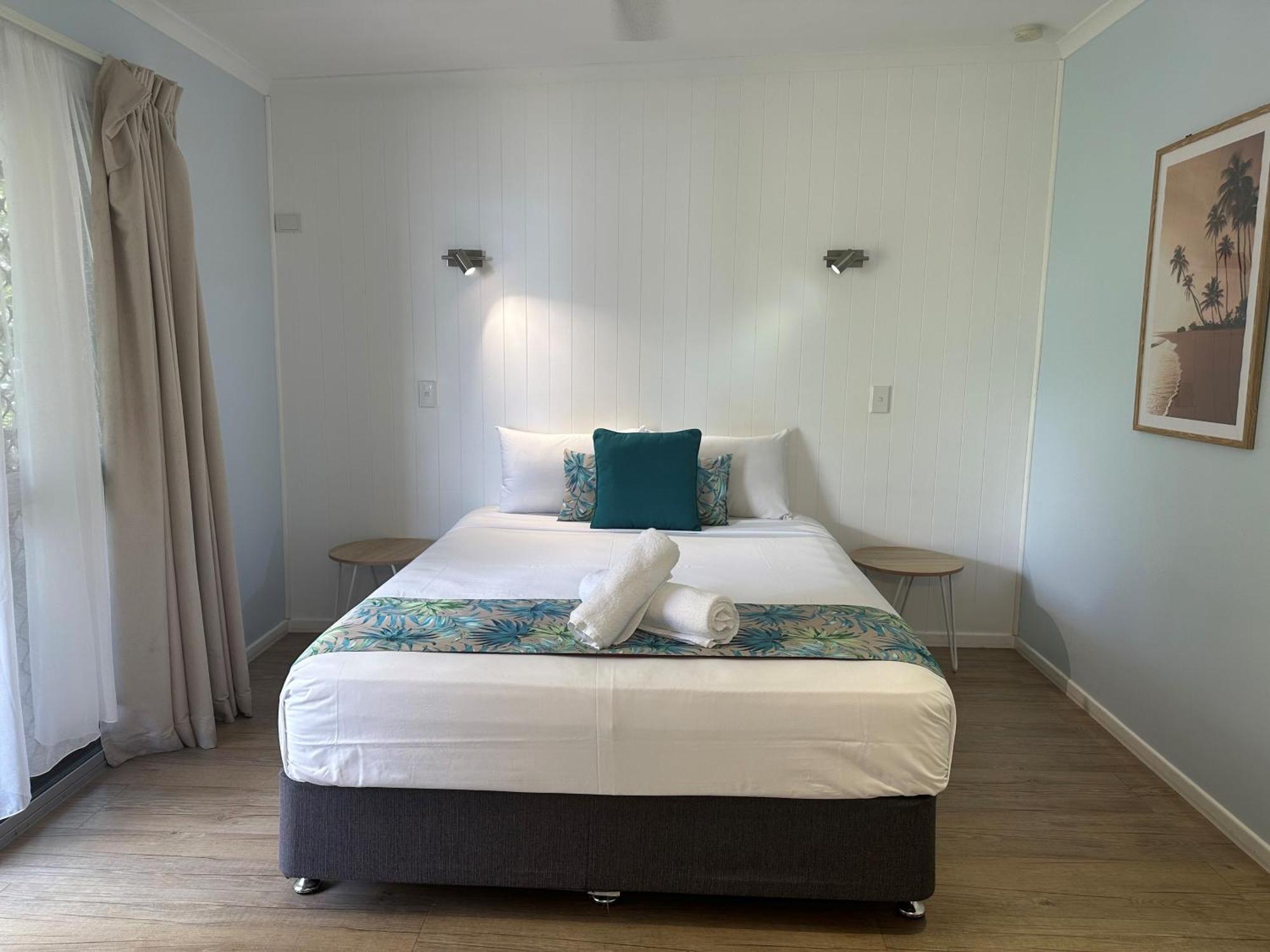 Cardwell Beachfront Motel Экстерьер фото