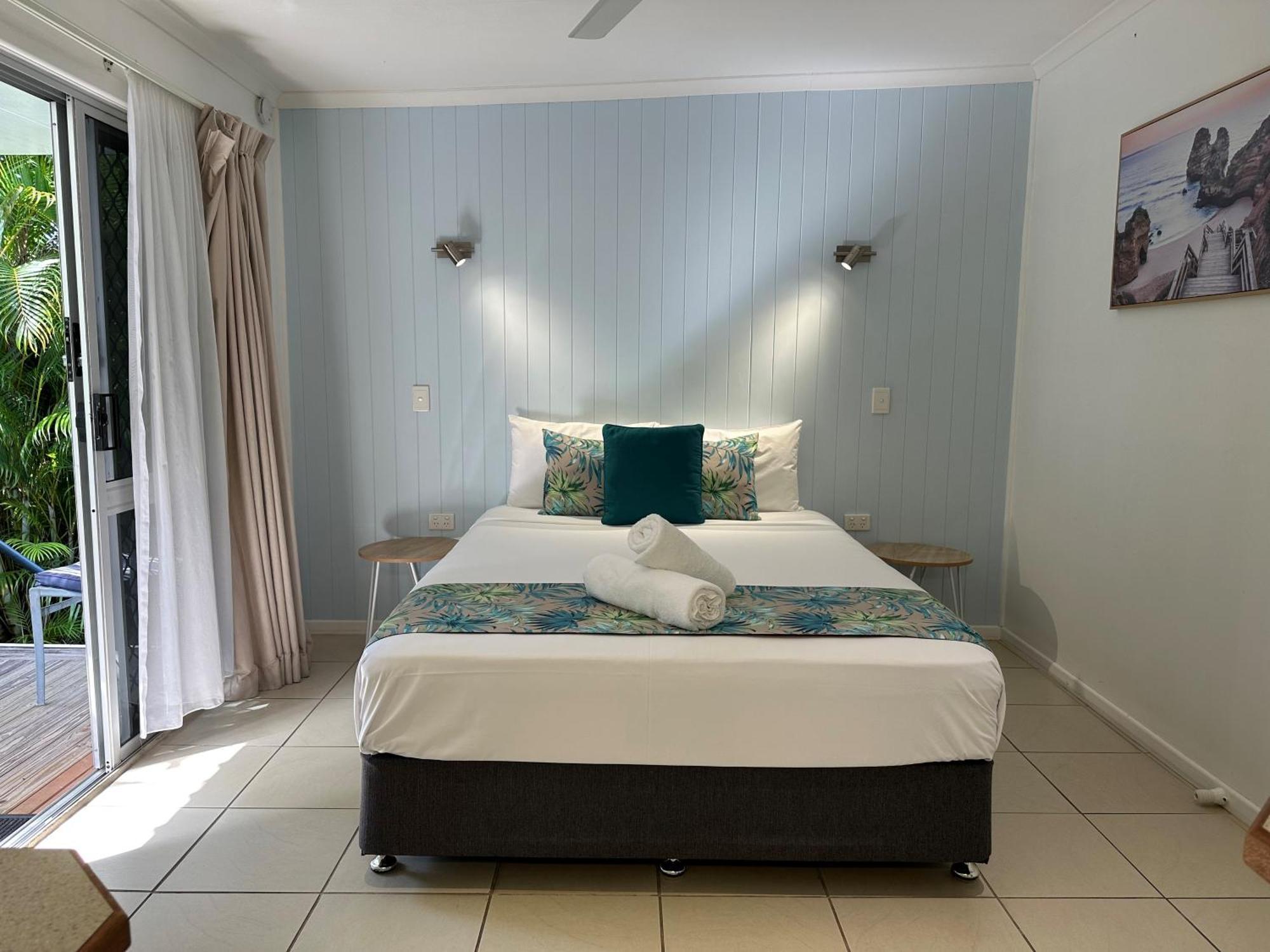 Cardwell Beachfront Motel Экстерьер фото