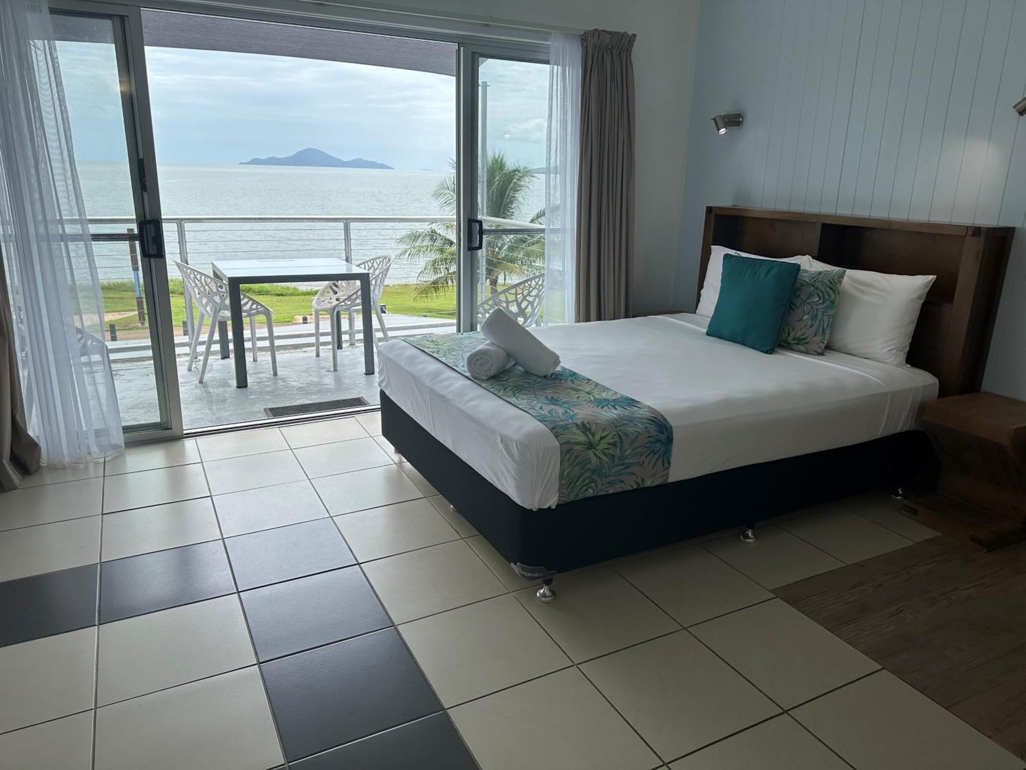 Cardwell Beachfront Motel Экстерьер фото