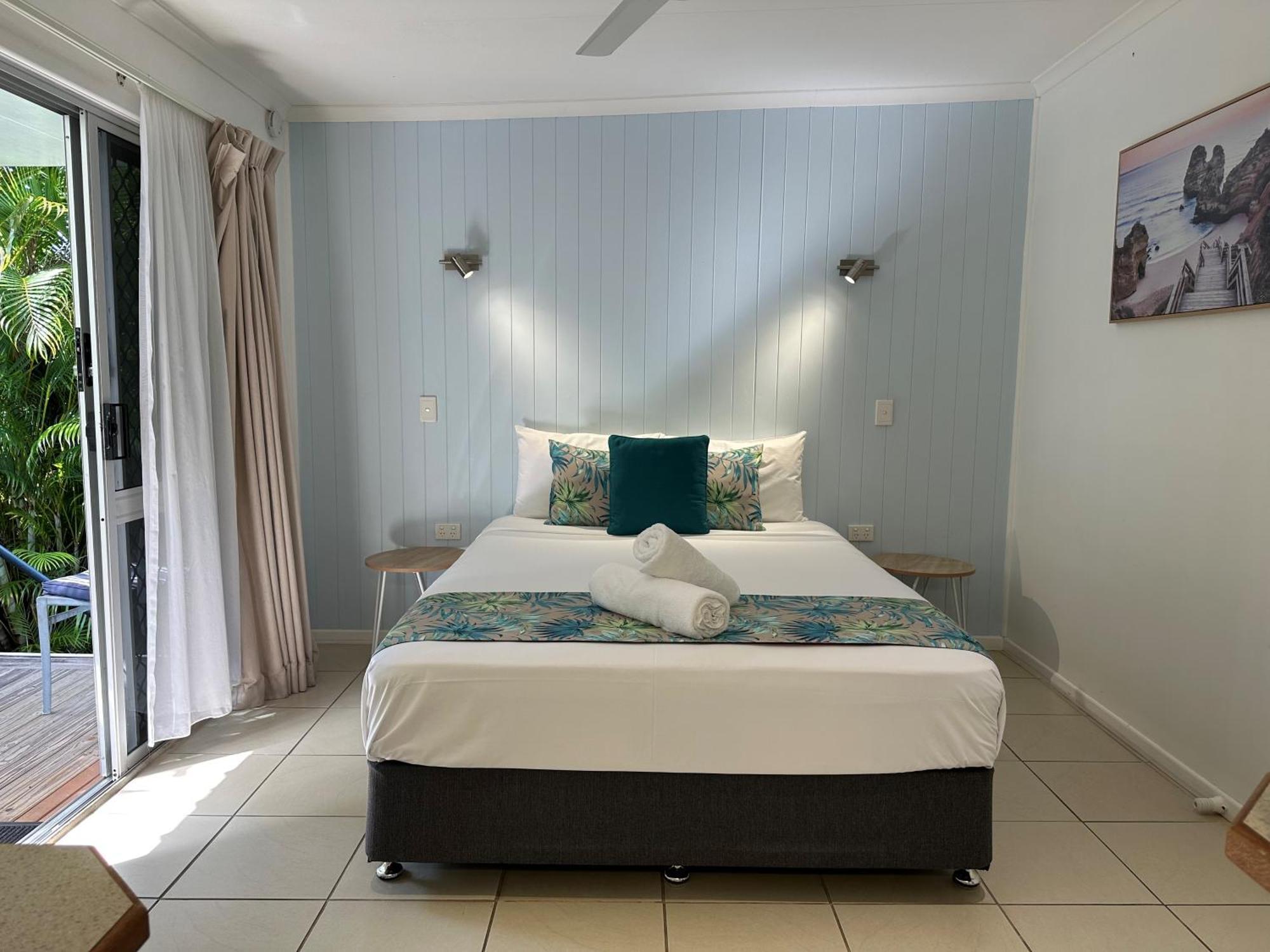 Cardwell Beachfront Motel Экстерьер фото