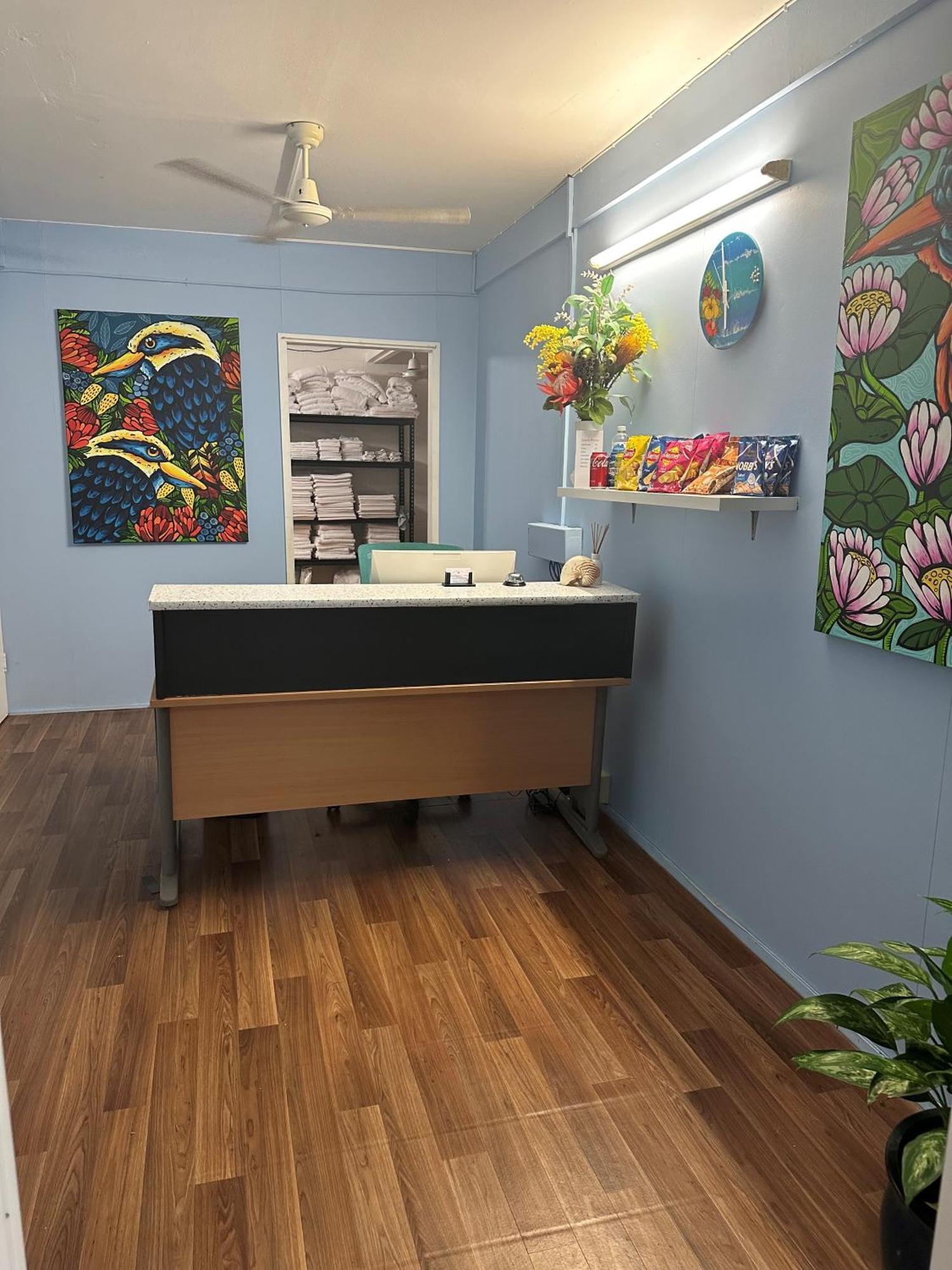 Cardwell Beachfront Motel Экстерьер фото