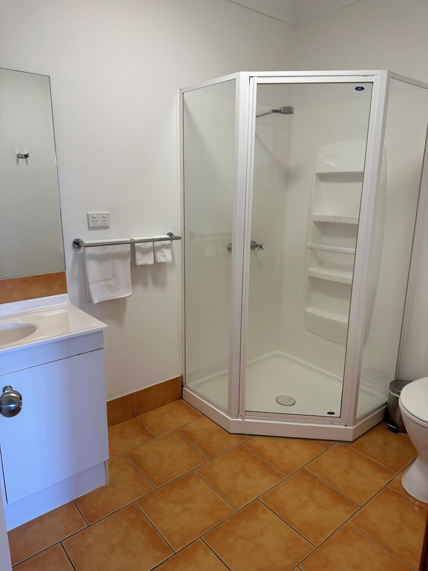 Cardwell Beachfront Motel Экстерьер фото