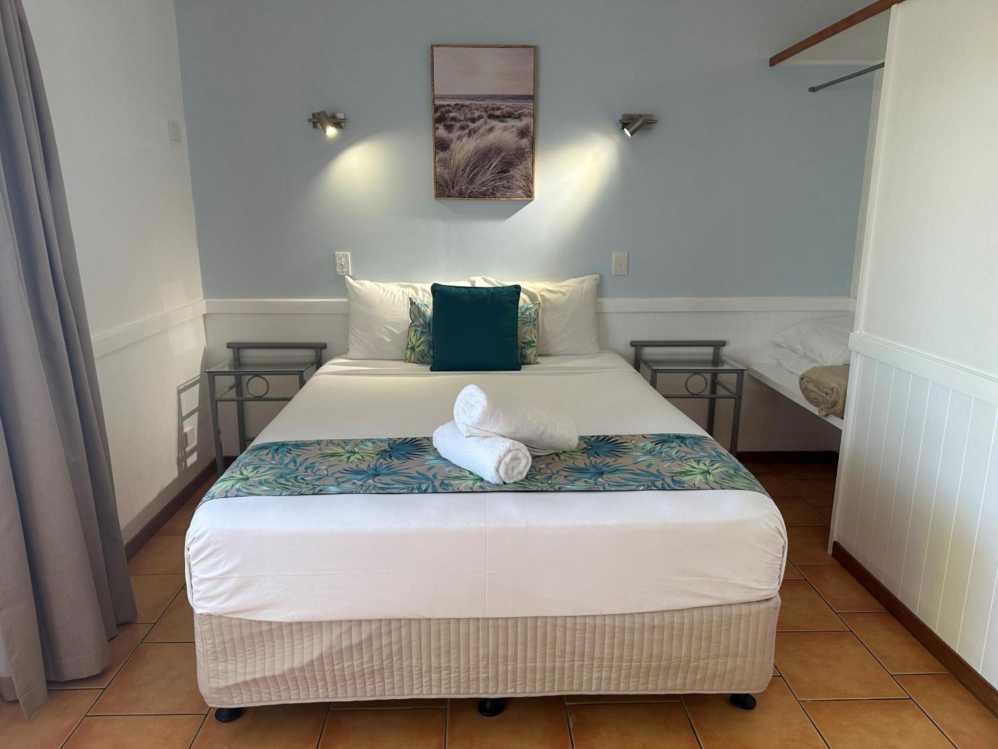 Cardwell Beachfront Motel Экстерьер фото