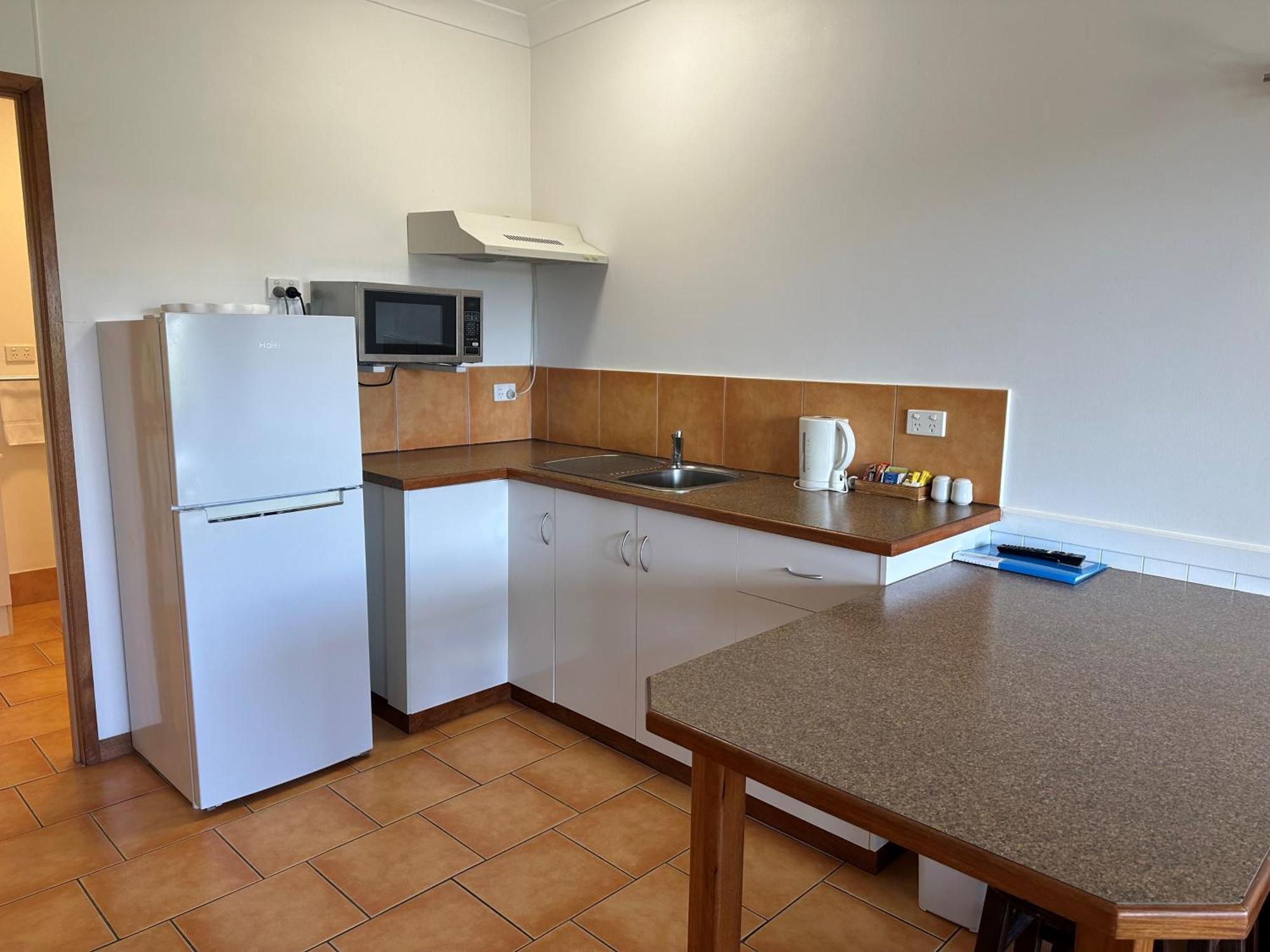 Cardwell Beachfront Motel Экстерьер фото