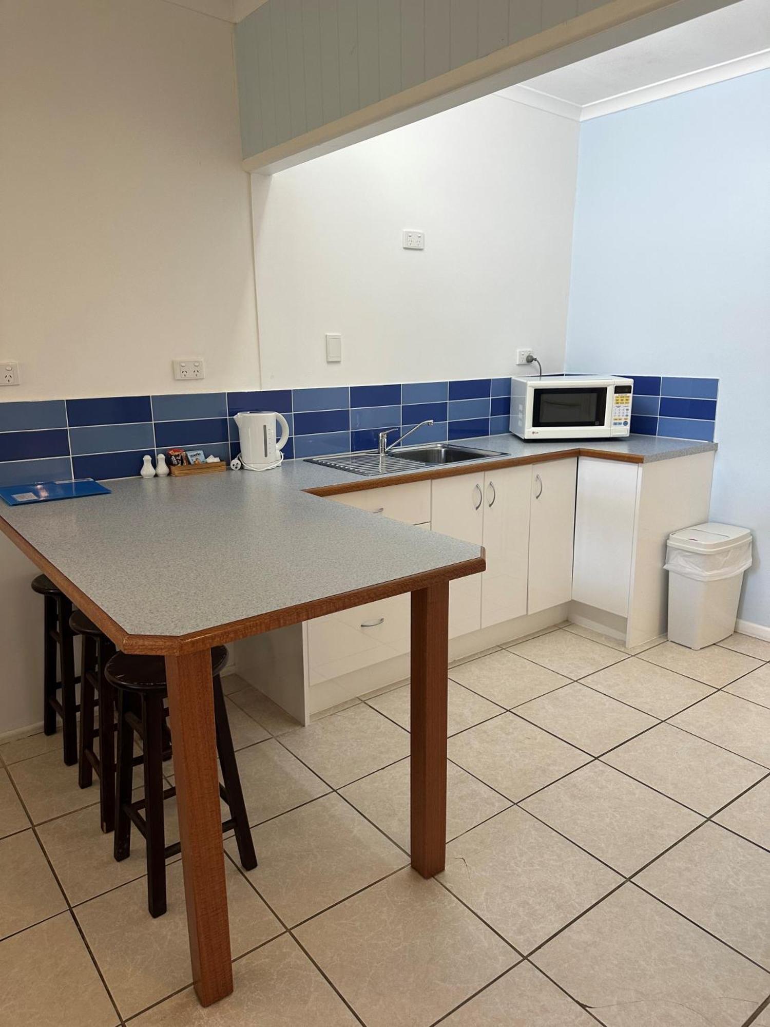 Cardwell Beachfront Motel Экстерьер фото
