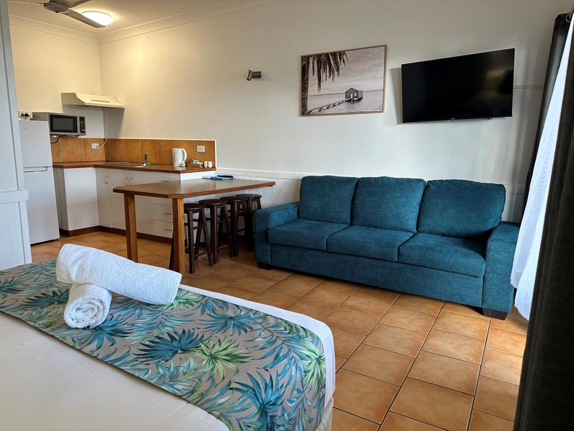 Cardwell Beachfront Motel Экстерьер фото