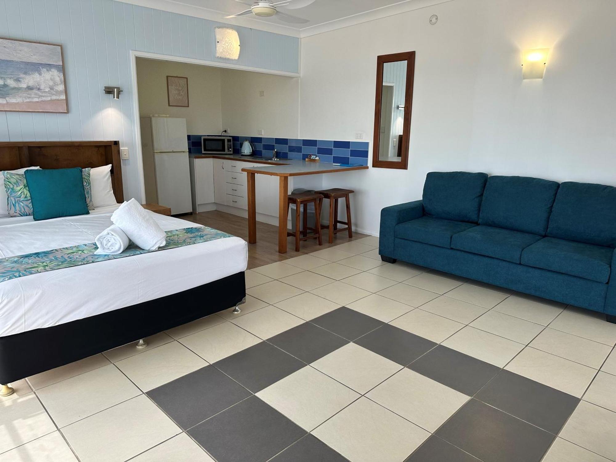 Cardwell Beachfront Motel Экстерьер фото