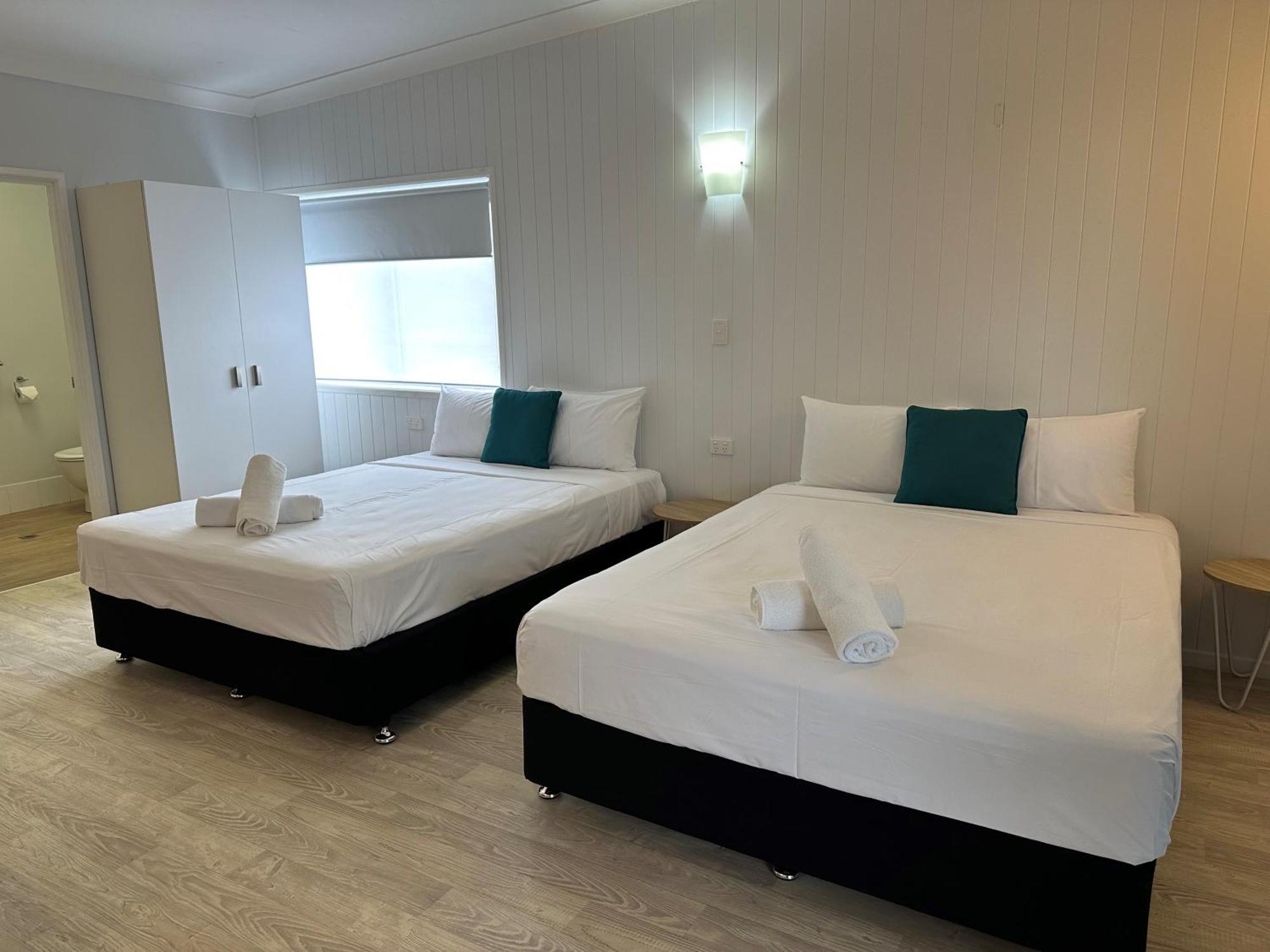 Cardwell Beachfront Motel Экстерьер фото