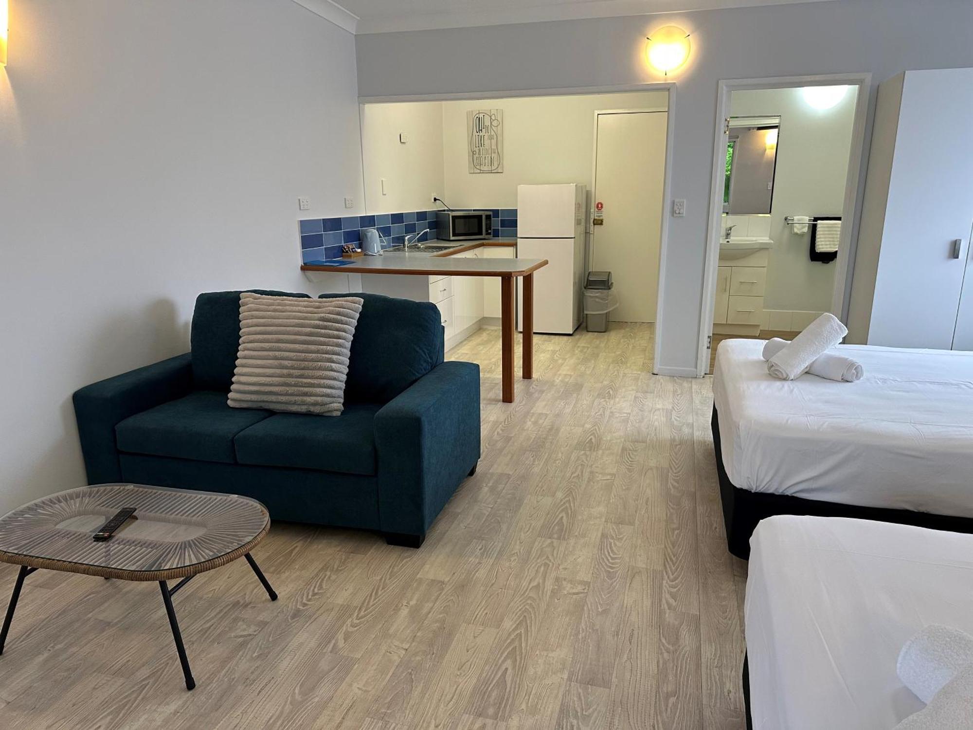 Cardwell Beachfront Motel Экстерьер фото