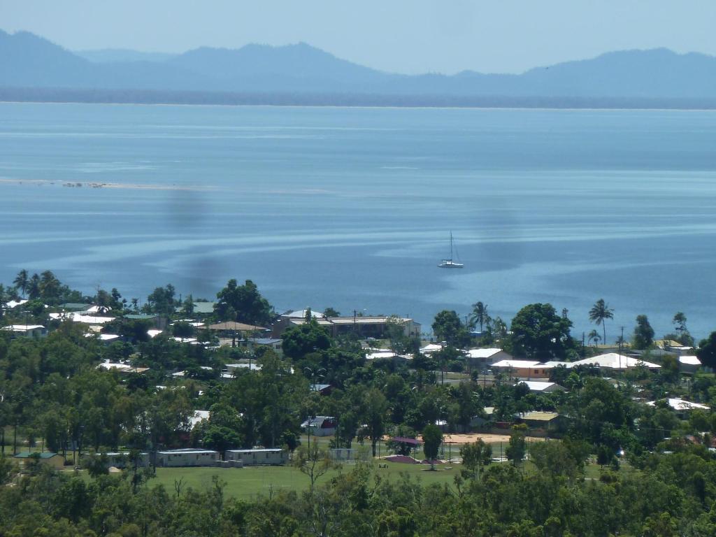 Cardwell Beachfront Motel Экстерьер фото