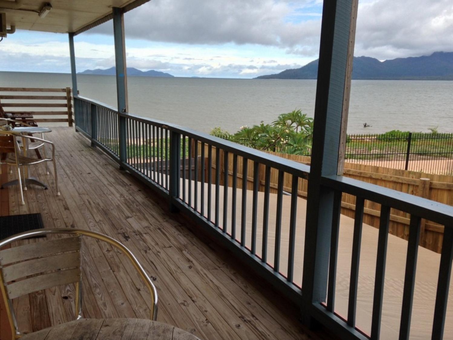 Cardwell Beachfront Motel Экстерьер фото