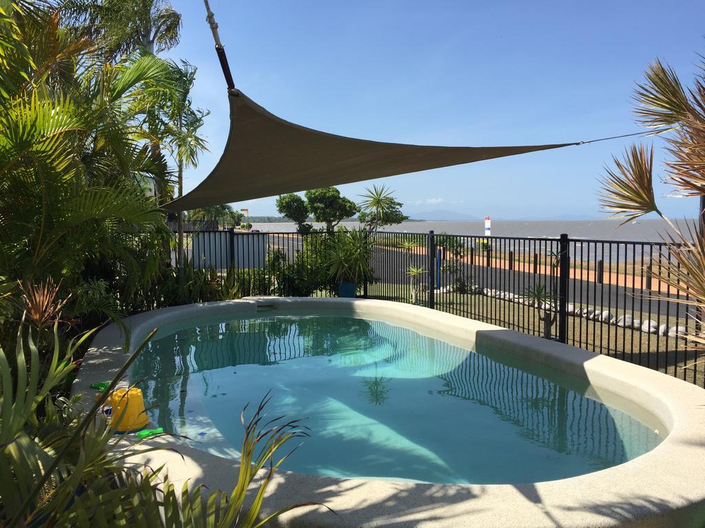 Cardwell Beachfront Motel Экстерьер фото