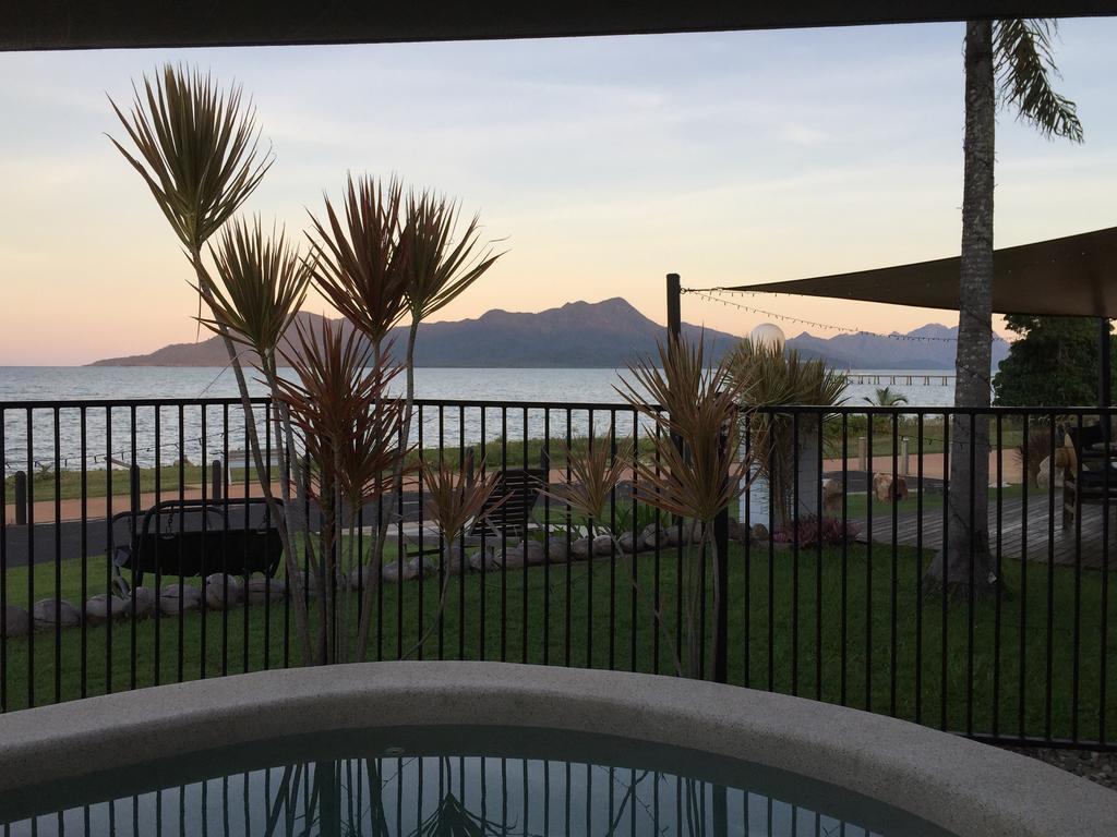 Cardwell Beachfront Motel Экстерьер фото