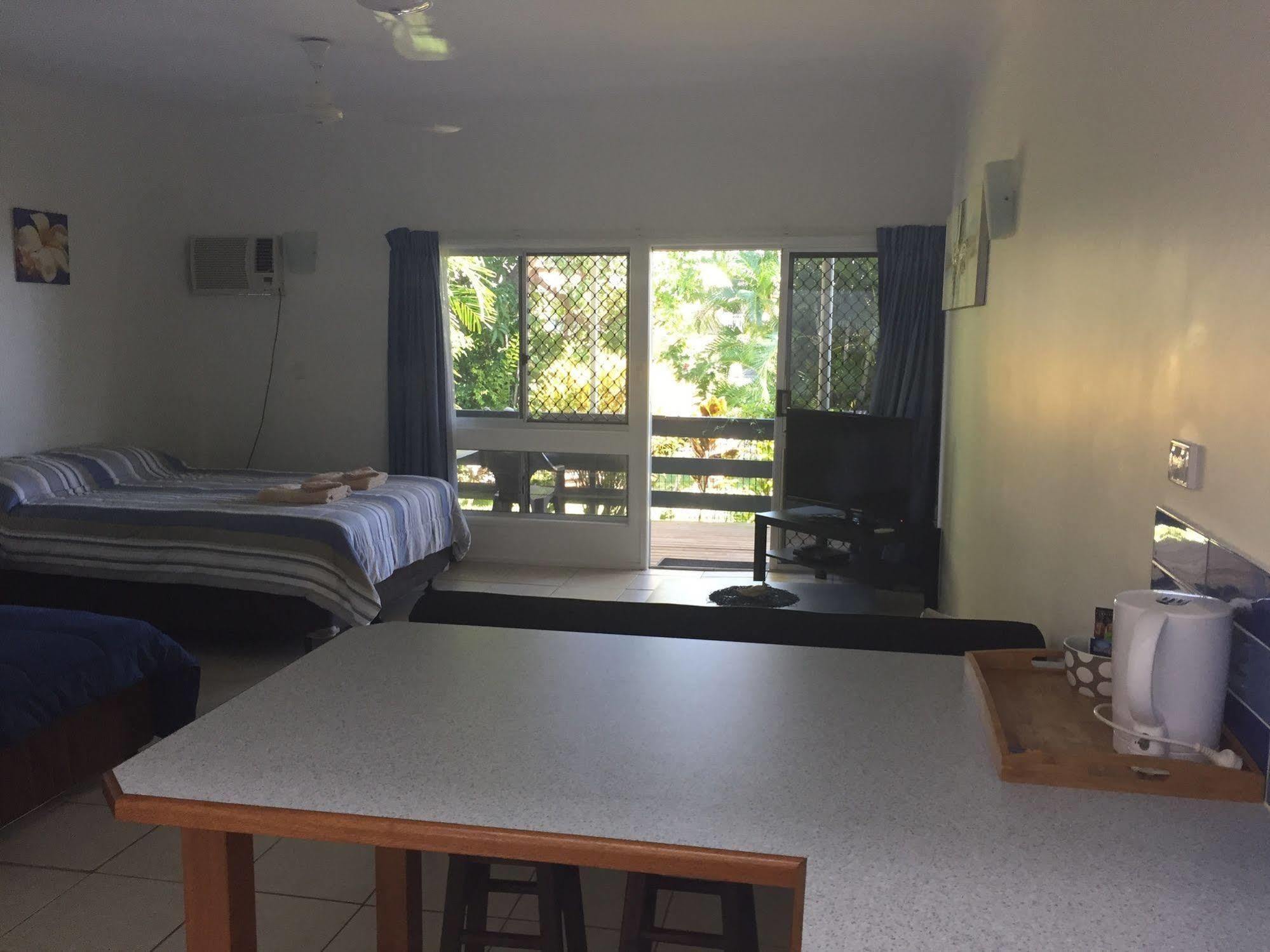 Cardwell Beachfront Motel Экстерьер фото