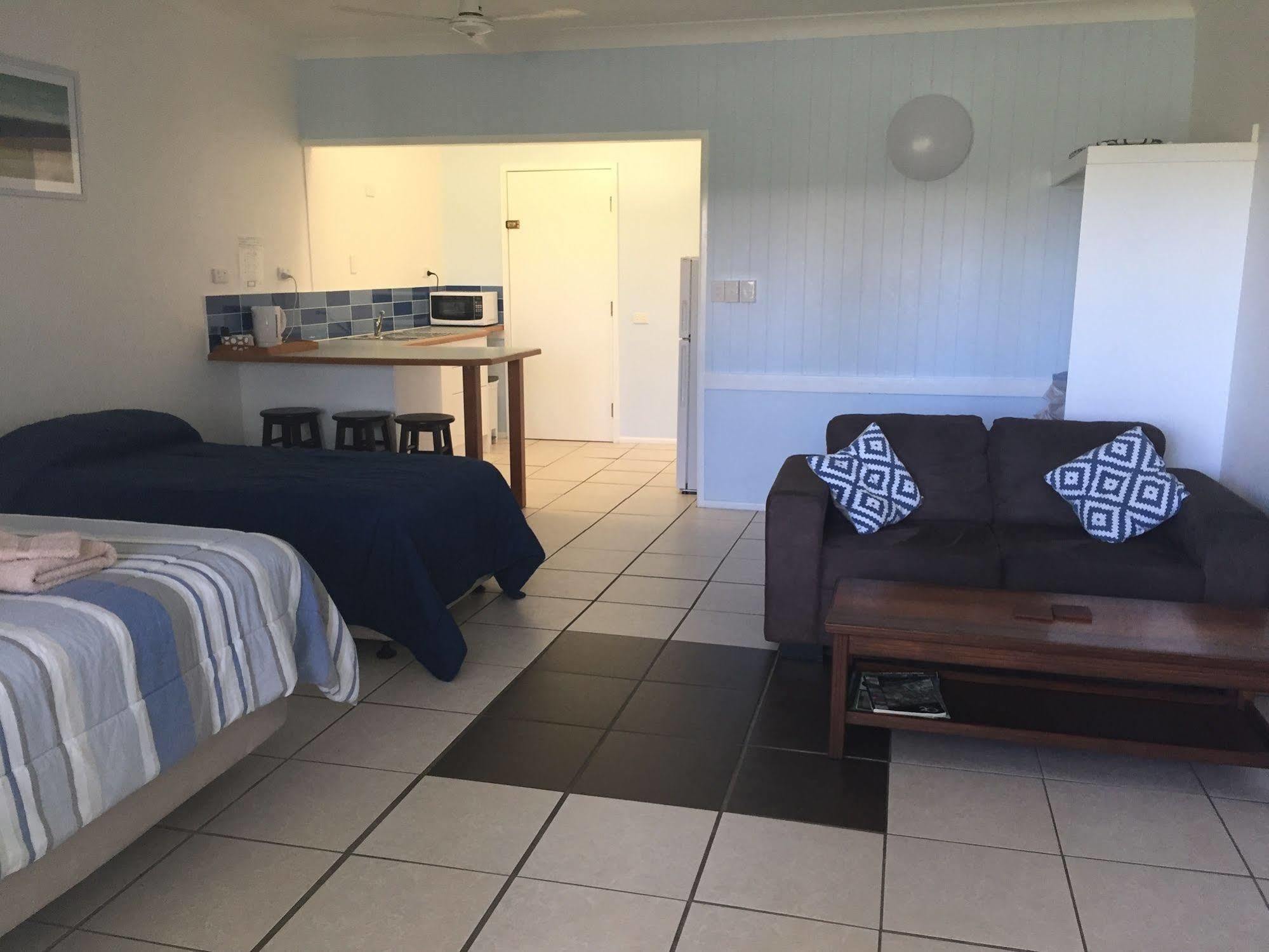Cardwell Beachfront Motel Экстерьер фото