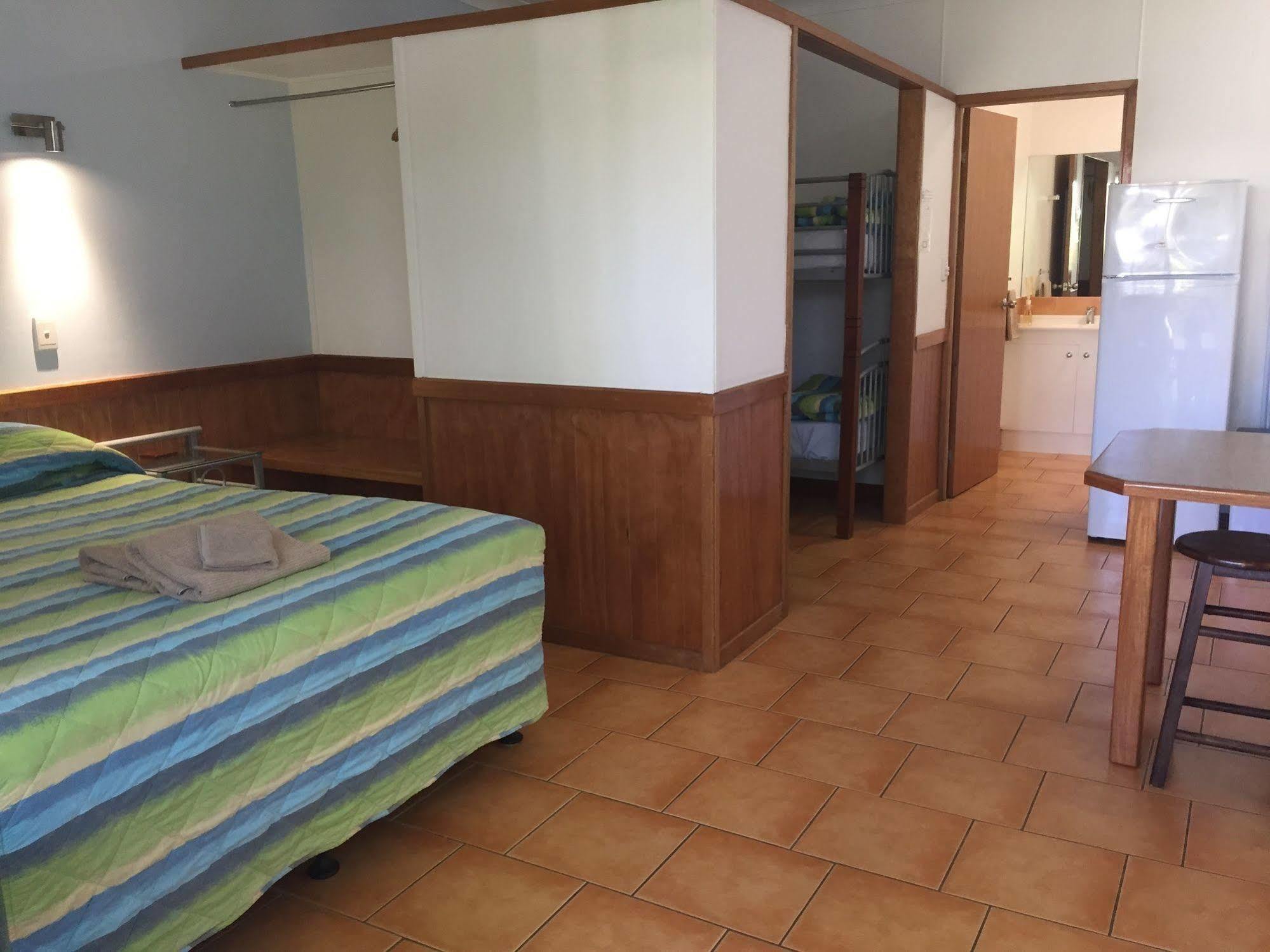 Cardwell Beachfront Motel Экстерьер фото