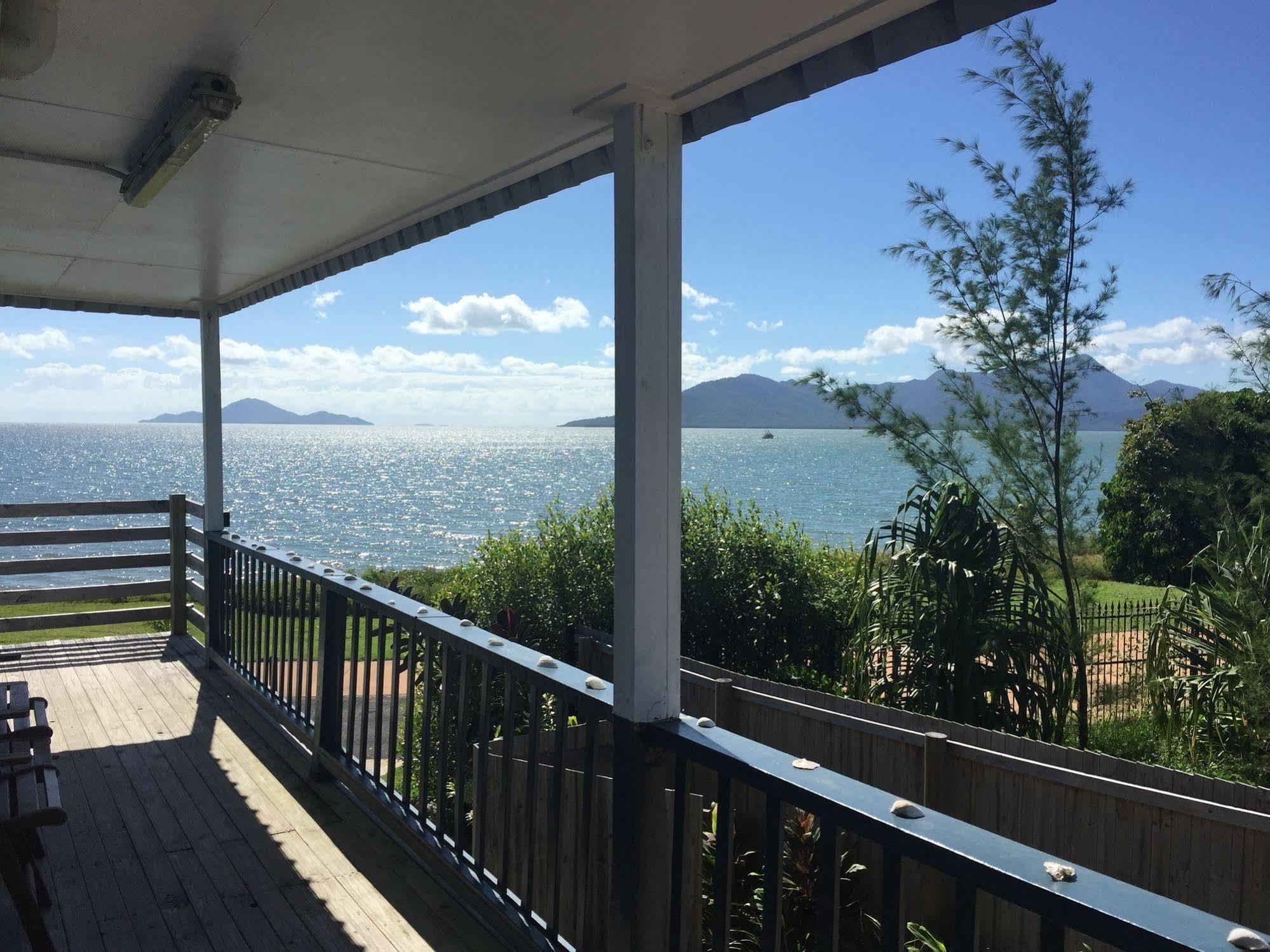 Cardwell Beachfront Motel Экстерьер фото