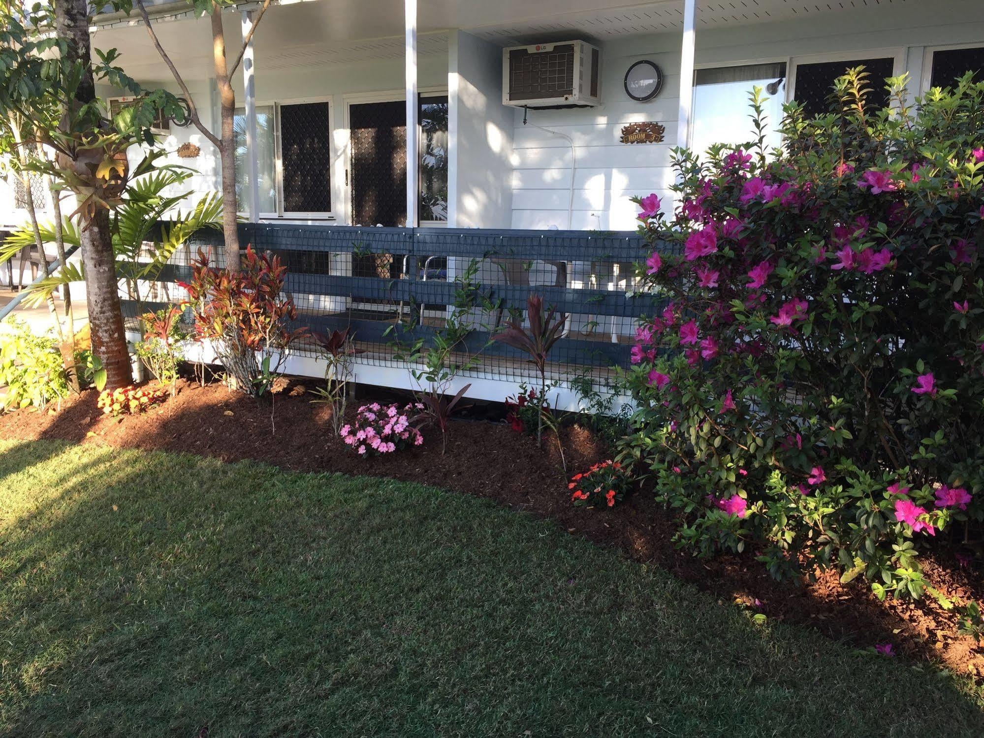 Cardwell Beachfront Motel Экстерьер фото